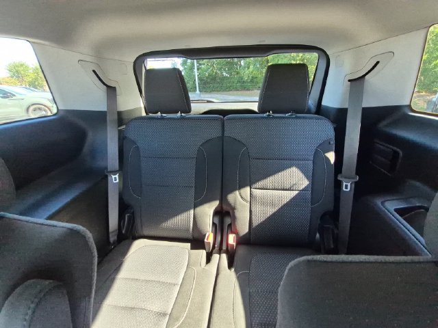 Used 2023 GMC Acadia SLE w/ Driver Convenience Package FWD image 21