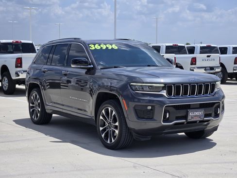 Used 2022 Jeep Grand Cherokee Overland w/ Luxury Tech Group IV AWD/4WD image 4