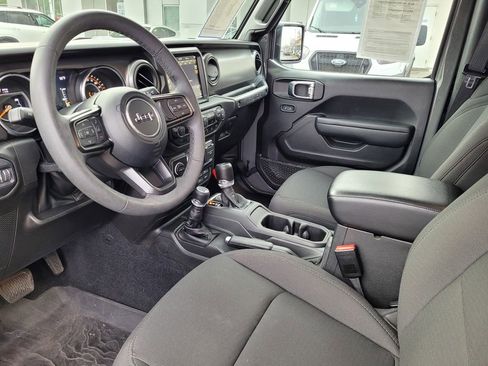 Used 2023 Jeep Wrangler Willys image 10