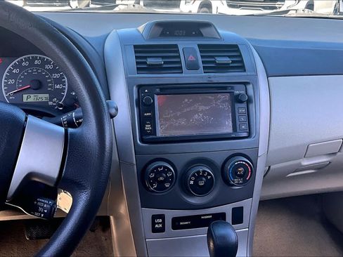 Used 2013 Toyota Corolla LE FWD image 6