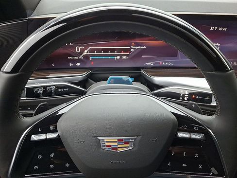 New 2026 Cadillac Escalade ESV Luxury w/ LPO, Floor Liner Package image 9