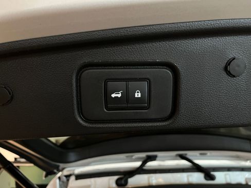 Used 2025 Nissan Pathfinder SV FWD image 23