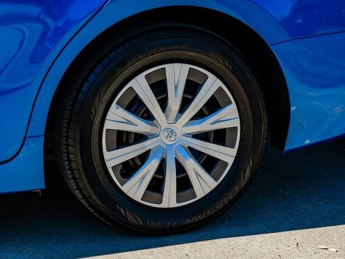 Used 2020 Toyota Camry LE image 62