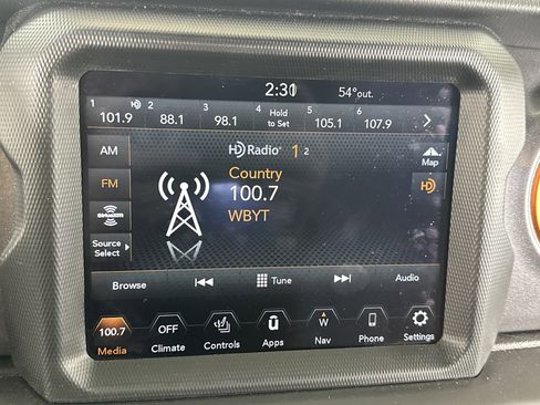 Used 2023 Jeep Gladiator Mojave w/ Cold Weather Group image 19