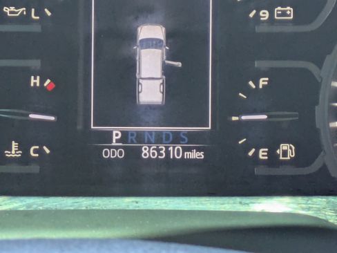 Used 2019 Toyota Tundra SR5 w/ SR5 Convenience Package RWD image 29