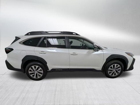 Used 2025 Subaru Outback Premium image 8
