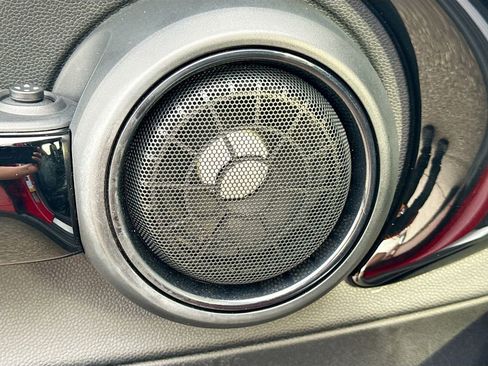 Used 2019 MINI Cooper 4-Door Hardtop w/ Signature Upholstery Package image 23