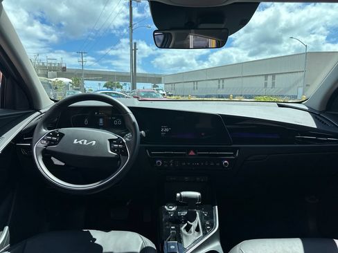 Used 2025 Kia Niro EX FWD image 14