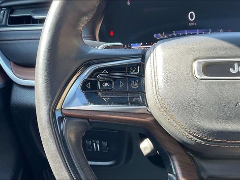 Used 2023 Jeep Grand Cherokee Summit w/ Luxury Tech Group V AWD/4WD image 17