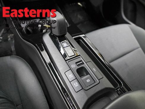 Used 2024 Toyota Prius LE FWD image 13