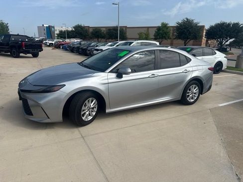 Used 2025 Toyota Camry LE FWD image 7