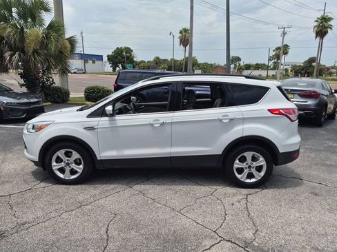Used 2016 Ford Escape SE w/ Equipment Group 201A FWD image 8