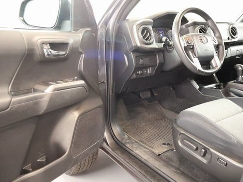 Certified 2023 Toyota Tacoma TRD Off-Road AWD/4WD image 10