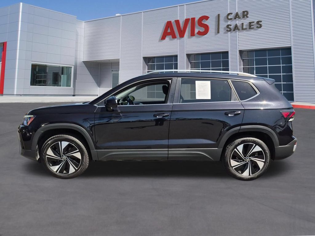 Used 2025 Volkswagen Taos SE AWD/4WD image 10