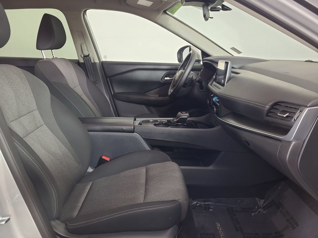 Used 2025 Nissan Rogue SV FWD image 21