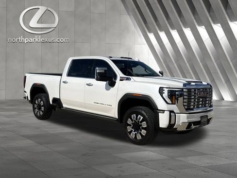 Used 2025 GMC Sierra 2500 Denali w/ Denali Reserve Package AWD/4WD image 5