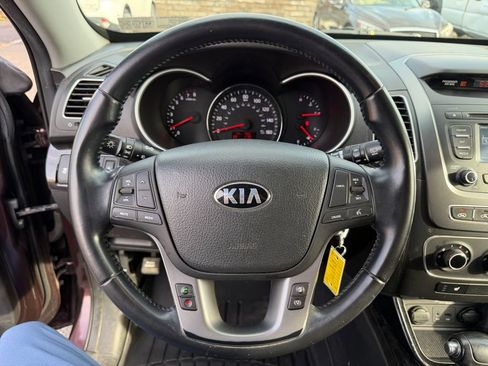 Used 2014 Kia Sorento LX image 15