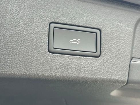 New 2026 Volkswagen Atlas SE FWD image 23