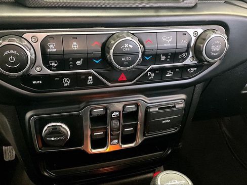 Used 2022 Jeep Gladiator Overland w/ Cold Weather Group AWD/4WD image 15