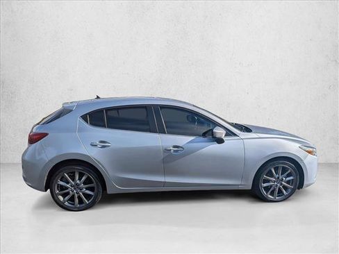 Used 2018 MAZDA MAZDA3 Touring image 4