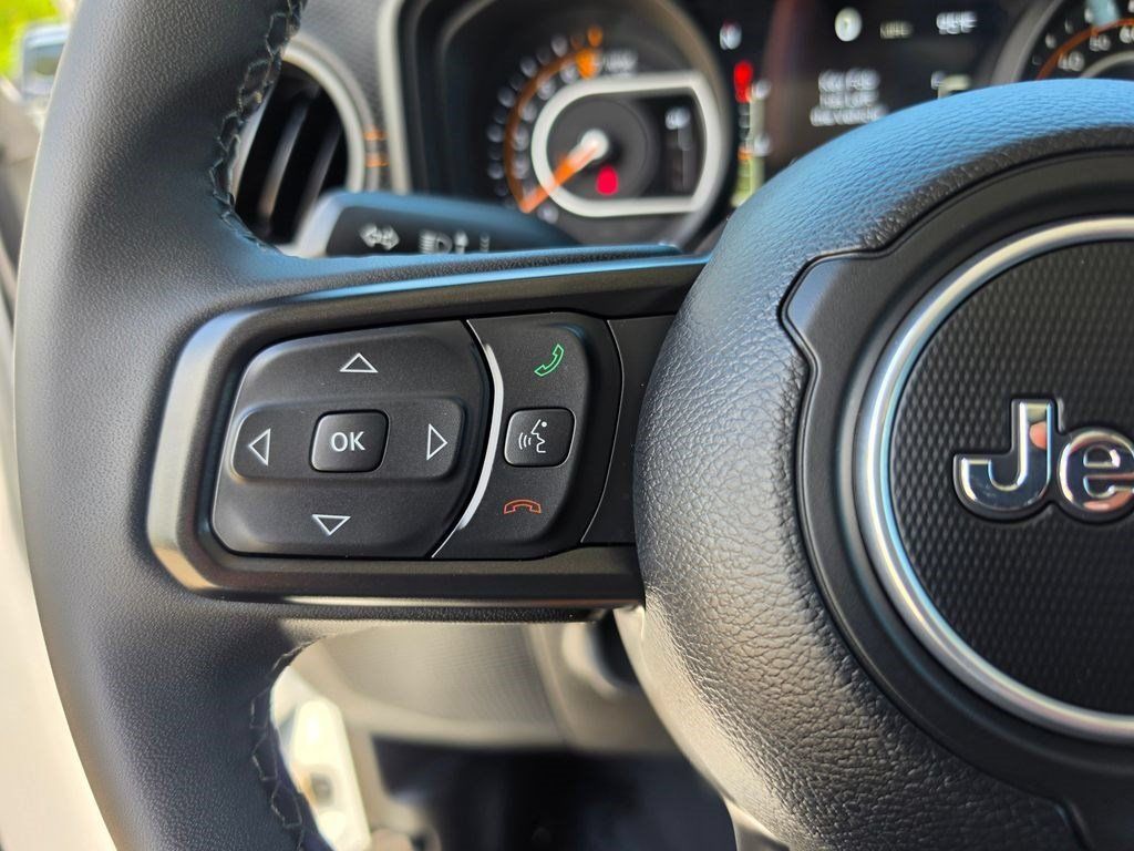 Used 2026 Jeep Gladiator Mojave AWD/4WD image 13
