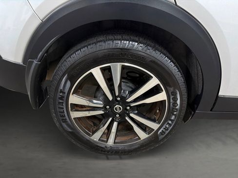 Used 2019 Nissan Kicks SV image 16