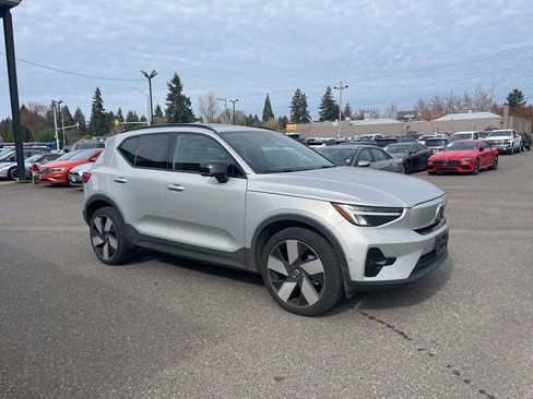 Used 2023 Volvo XC40 Recharge Ultimate image 1