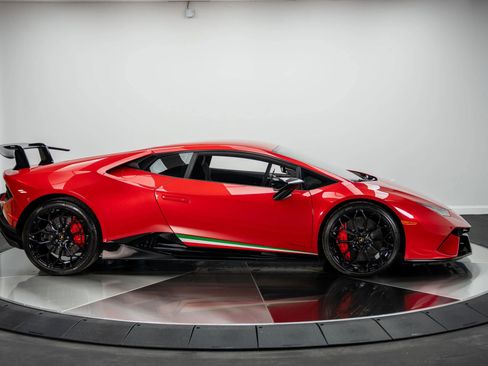 Used 2018 Lamborghini Huracan Performante image 10