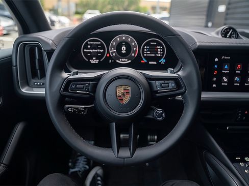 Used 2025 Porsche Cayenne S AWD/4WD image 6