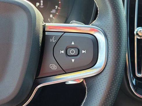 Used 2020 Volvo XC40 T5 R-Design AWD/4WD image 22