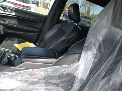 Used 2024 Jeep Grand Cherokee L Laredo image 10