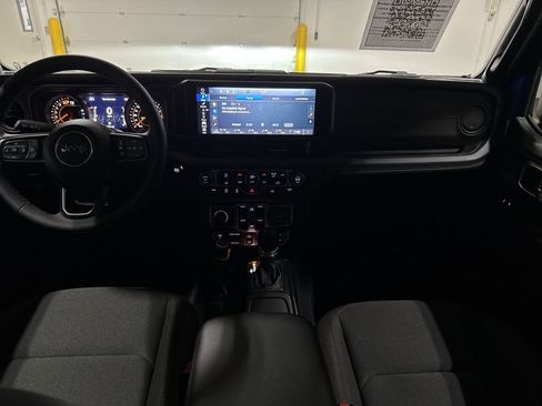 Used 2024 Jeep Wrangler Unlimited Rubicon w/ Capability Package AWD/4WD image 10