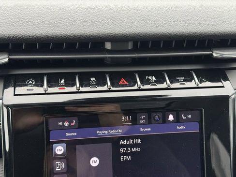 Used 2023 Jeep Grand Cherokee Laredo image 13