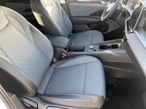 New 2026 Volkswagen Tiguan SE FWD image 7