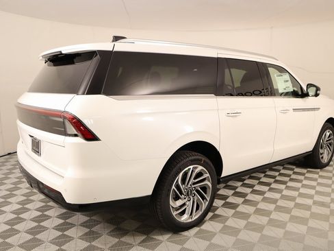 New 2025 Lincoln Navigator L Reserve image 22