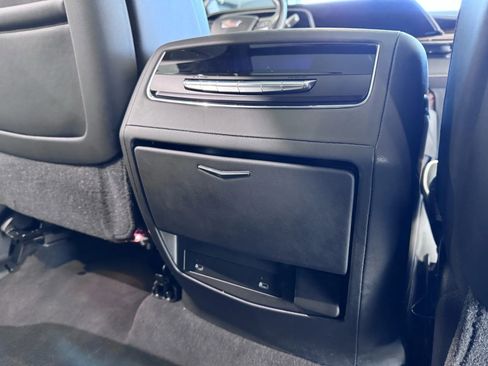 Used 2021 Cadillac Escalade Premium Luxury image 19