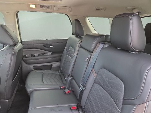Used 2025 Nissan Pathfinder Platinum w/ Cargo Package AWD/4WD image 10