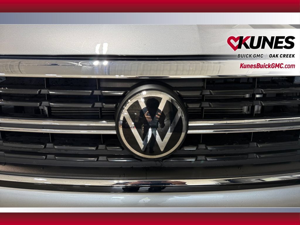 Used 2024 Volkswagen Jetta SE FWD image 40