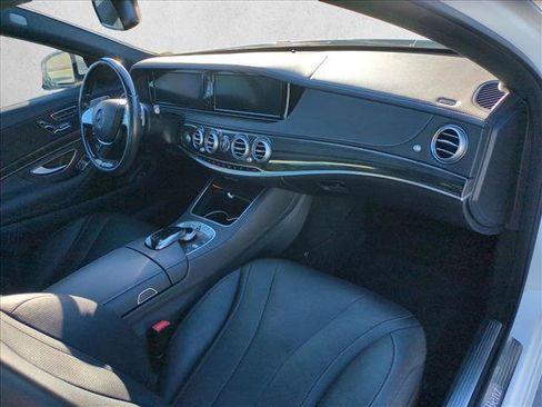Used 2017 Mercedes-Benz S 550 Sedan image 23