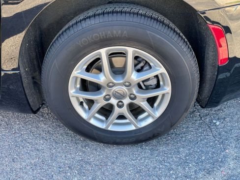 Used 2025 Chrysler Pacifica Select image 31