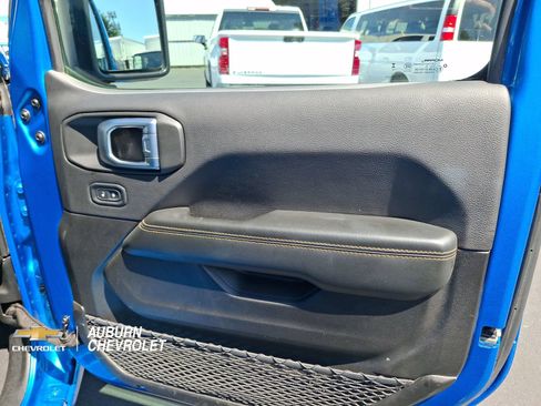 Used 2024 Jeep Wrangler Unlimited Sahara AWD/4WD image 18