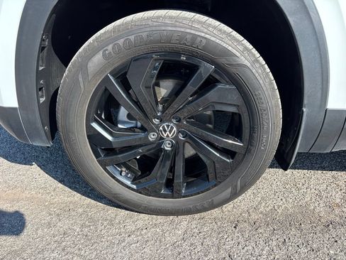 Used 2023 Volkswagen Atlas SE w/ Panoramic Sunroof Package FWD image 7