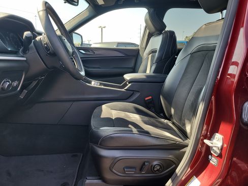 Used 2024 Jeep Grand Cherokee L Altitude image 17