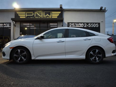 Used 2017 Honda Civic Touring image 6