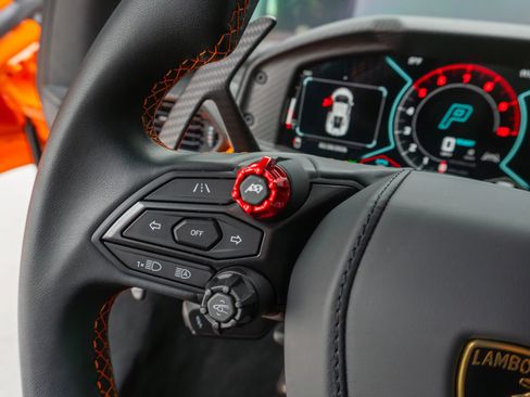 Used 2025 Lamborghini Revuelto Coupe 2D image 79