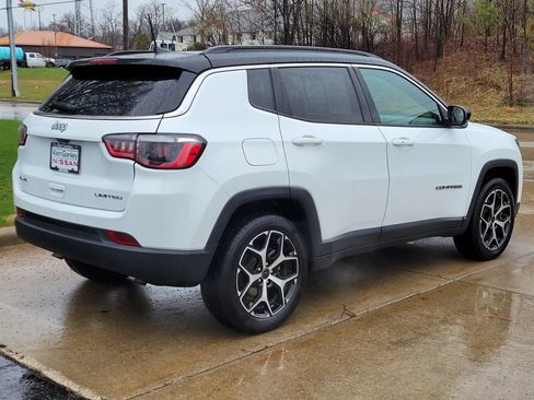 Used 2025 Jeep Compass Limited AWD/4WD image 3