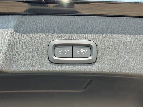 New 2025 Volvo XC40 B5 Ultra w/ Climate Package image 16