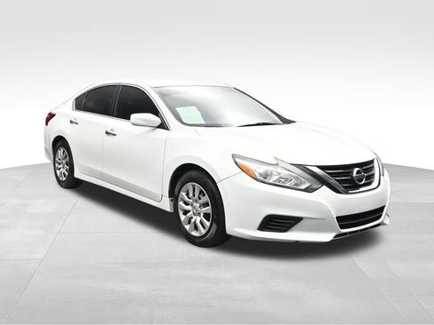 Used 2017 Nissan Altima 2.5 S w/ Power Driver Seat Package FWD image 7