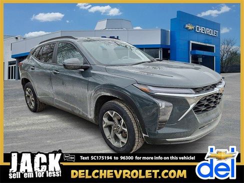 Certified 2025 Chevrolet Trax LT image 1