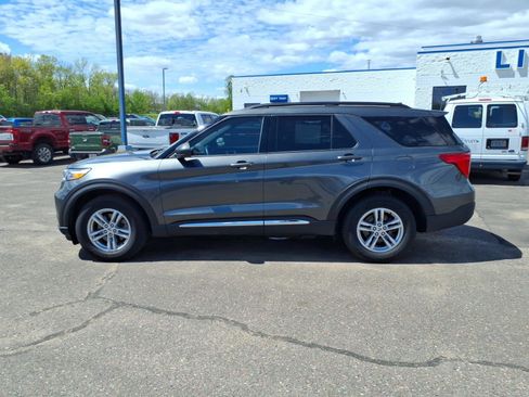 Used 2020 Ford Explorer XLT w/ Comfort Package AWD/4WD image 2
